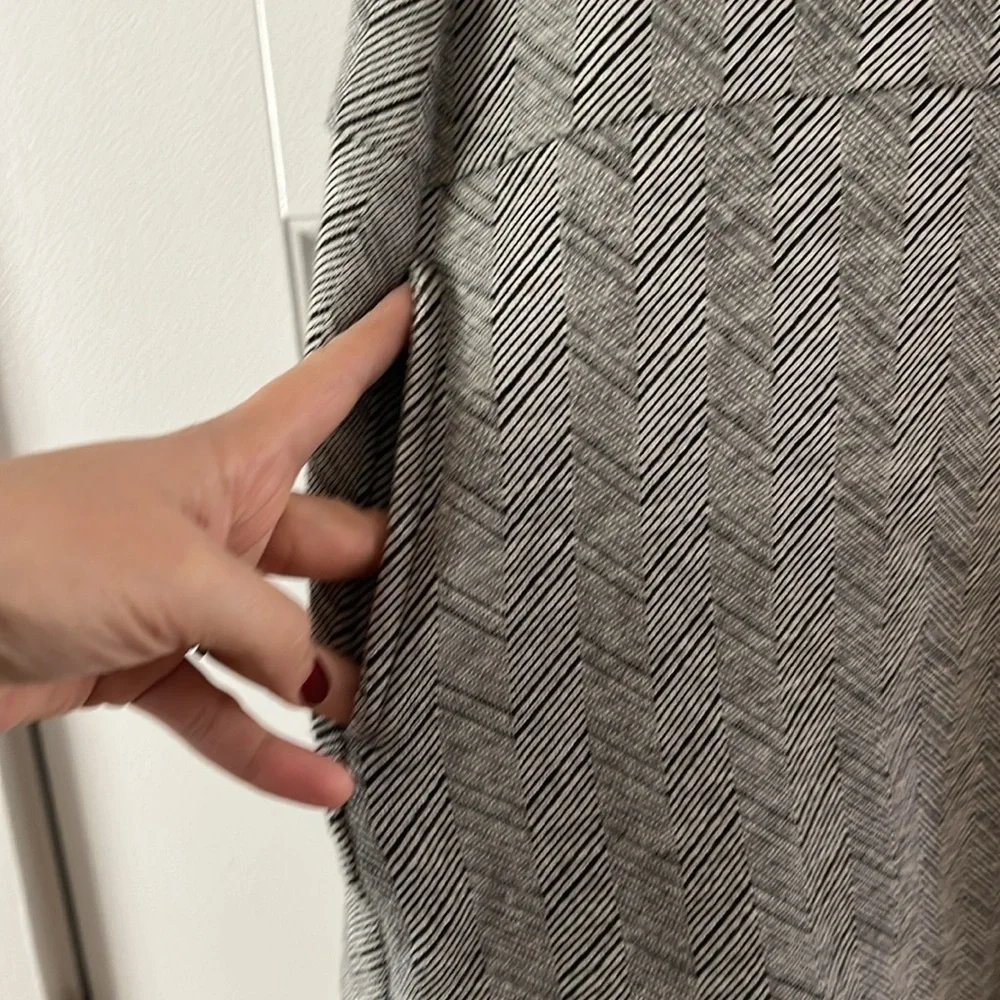 FREE PEOPLE herringbone mock neck stretchy knit xs